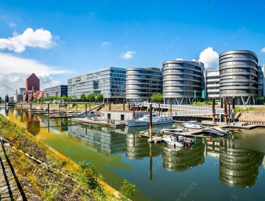 Onthepoint, Erdgeschoss, Abstellplatz Fuer Fahrraeder, City Und Innenhafen 5 Gehminuten!!! Duisburg Exterior foto